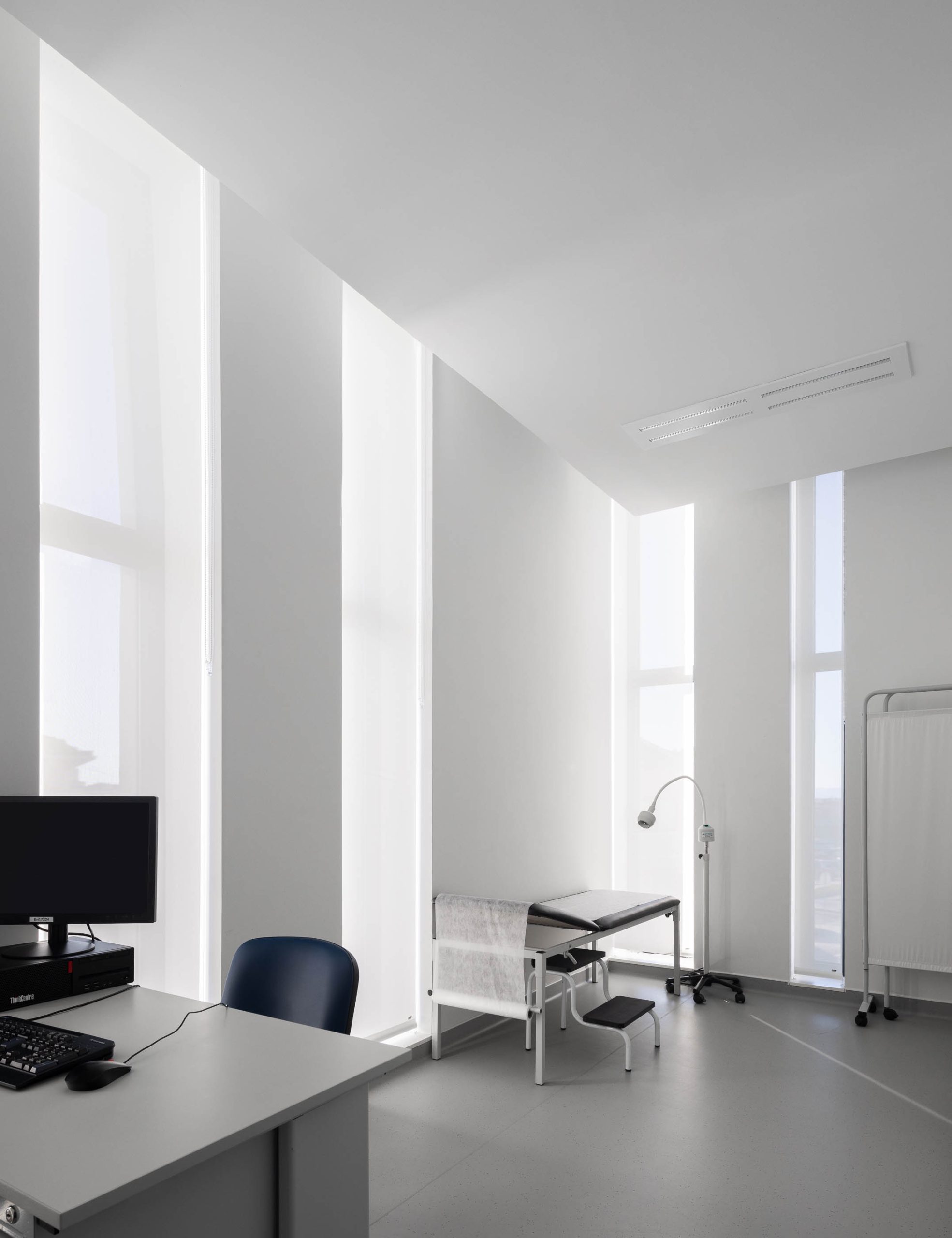 Ambulatorio Hospital Amato Lusitano do atelier de arquitetura HA Atelier e fotografia de Ivo Tavares studio